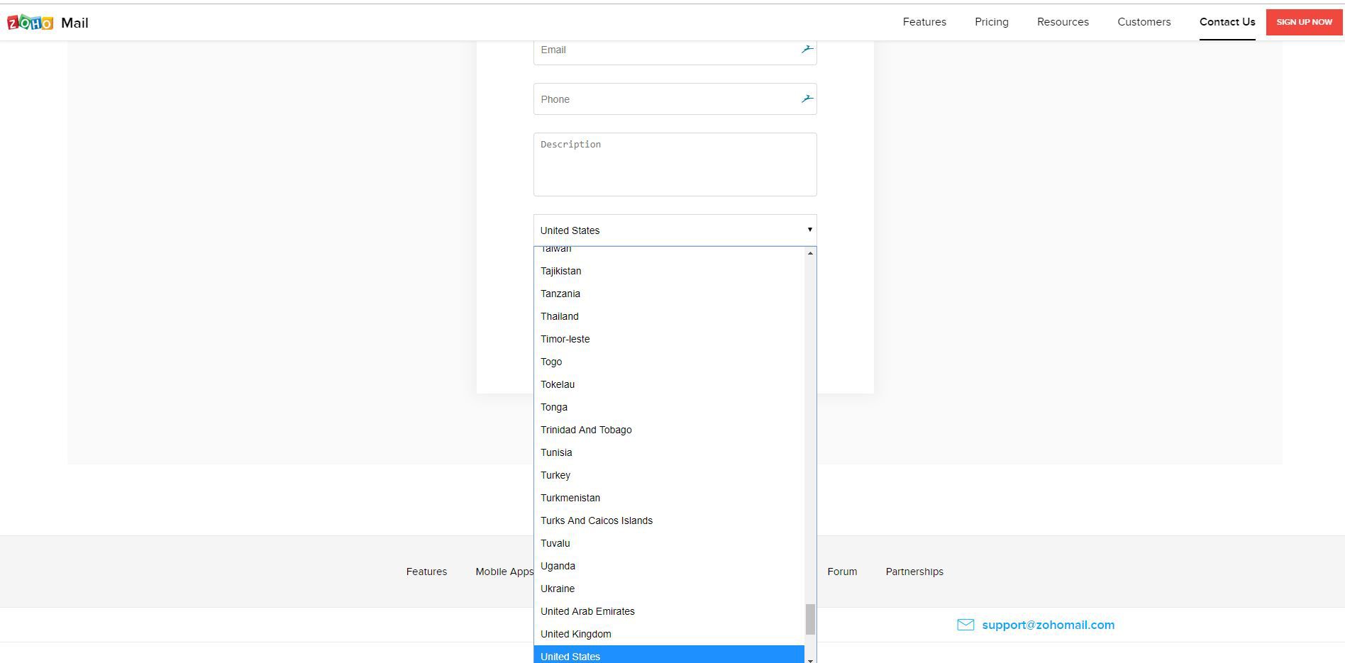 Screenshot kontaktního formuláře s rozevíracím seznamem umístění