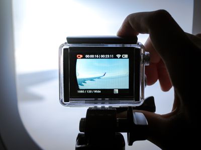 Akční kamera natáčející v letadle