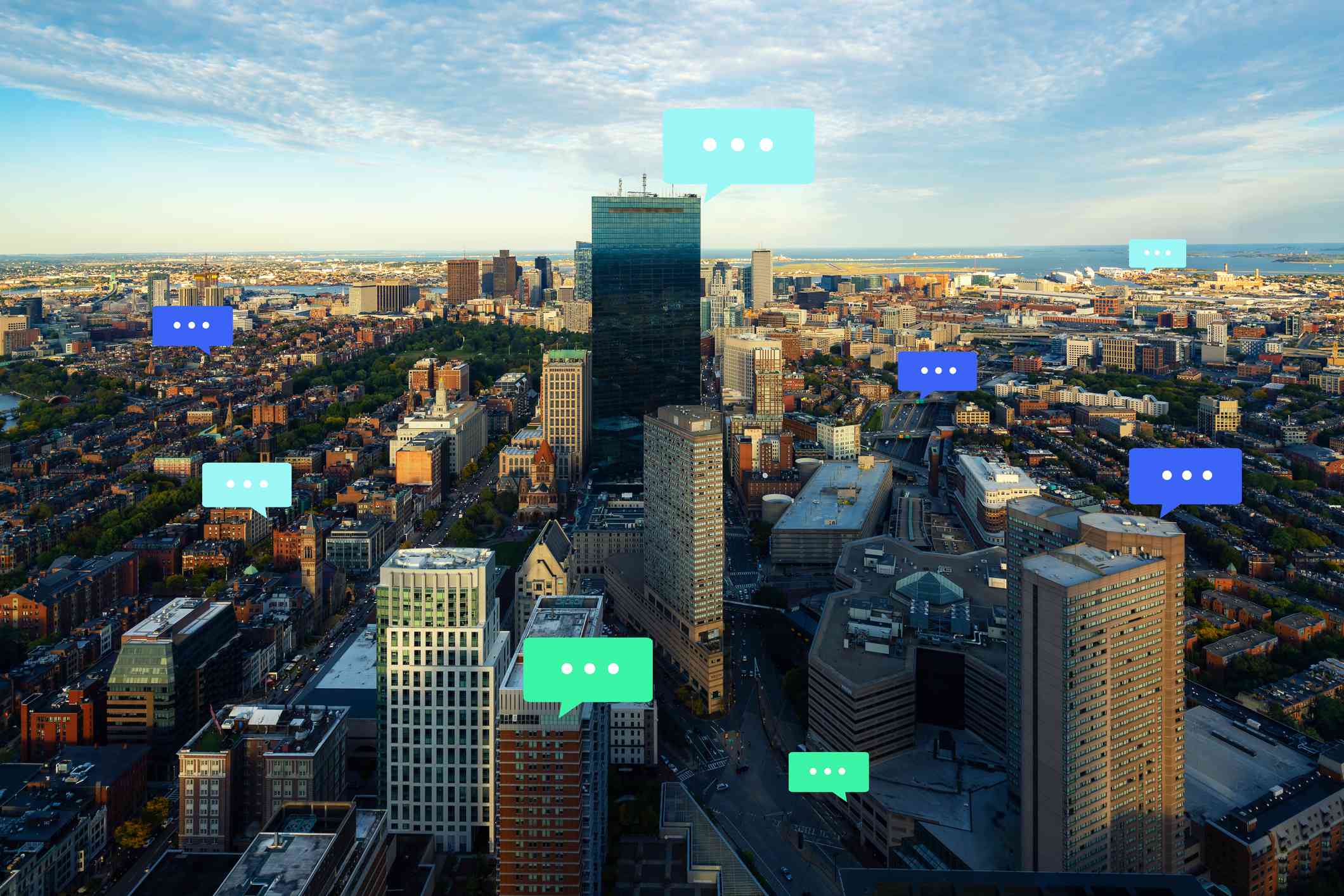 Městská krajina s textovými bublinami pramenícími z různých míst