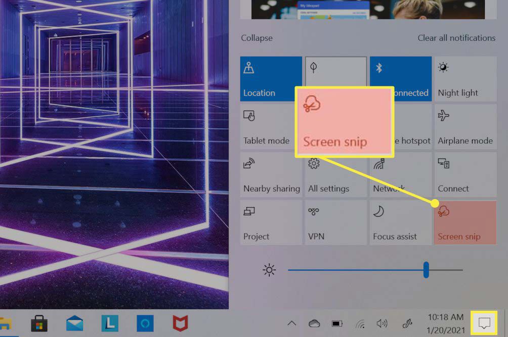 Centrum akcí Windows 10 se otevřelo se zvýrazněným rámečkem Snip Screen.