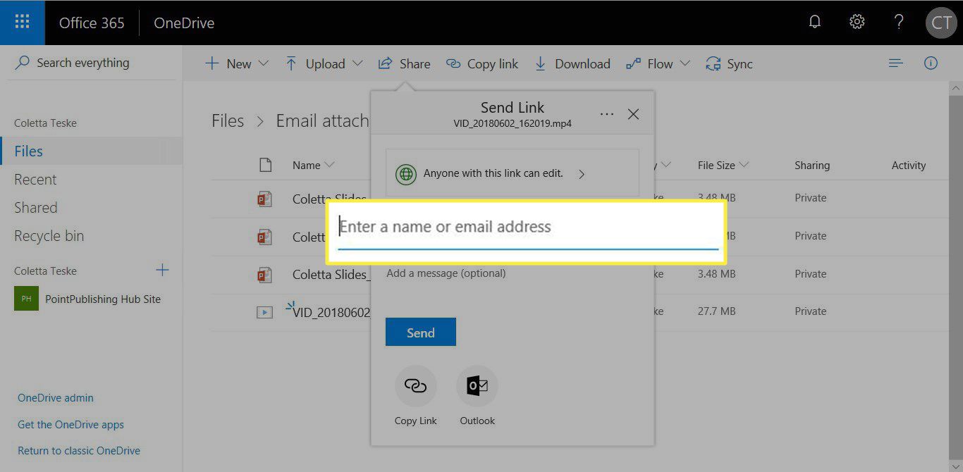 Snímek obrazovky ukazující, jak zapnout sdílení a odeslat e-mail obsahující odkaz na OneDrive a Outlook