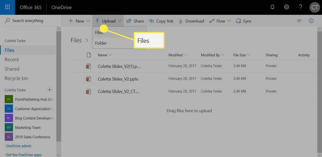 Snímek obrazovky ukazující, jak nahrát video soubor na OneDrive
