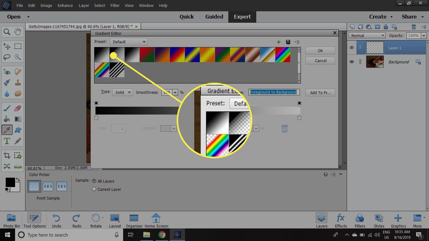 Snímek obrazovky editoru přechodu ve Photoshop Elements se zvýrazněnou možností Popředí na pozadí
