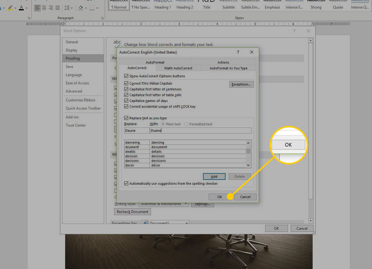 Možnosti automatických oprav aplikace Word se zvýrazněným tlačítkem OK
