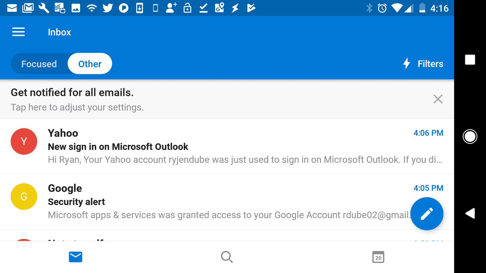 Screenshot prohlížení e-mailů z Gmailu v mobilní aplikaci Outlook
