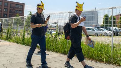 Dva hráči Pokemon Go v Japonsku.
