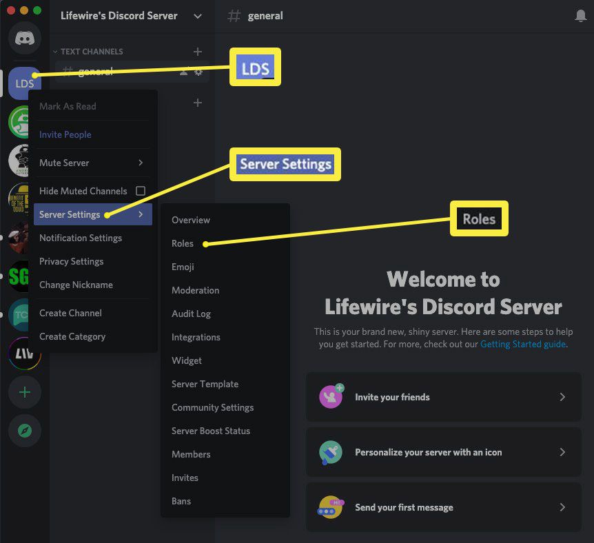 Snímek obrazovky s kroky, které je třeba podniknout při použití rolí na serveru Discord.