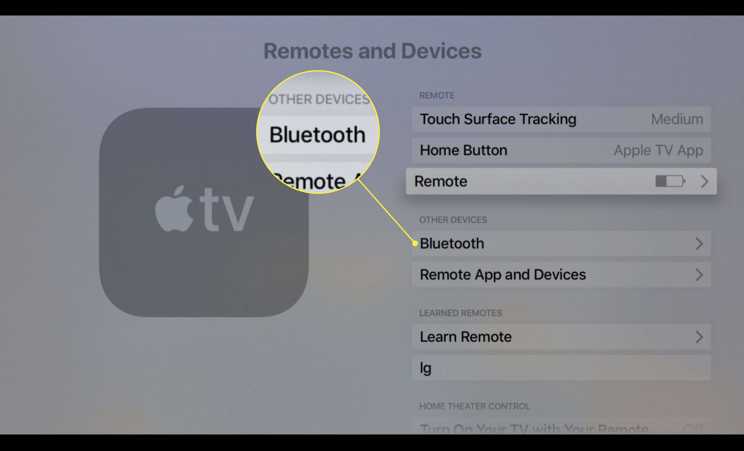 Snímek obrazovky s nastavením dálkových ovladačů a zařízení Apple TV se zvýrazněnou možností Bluetooth