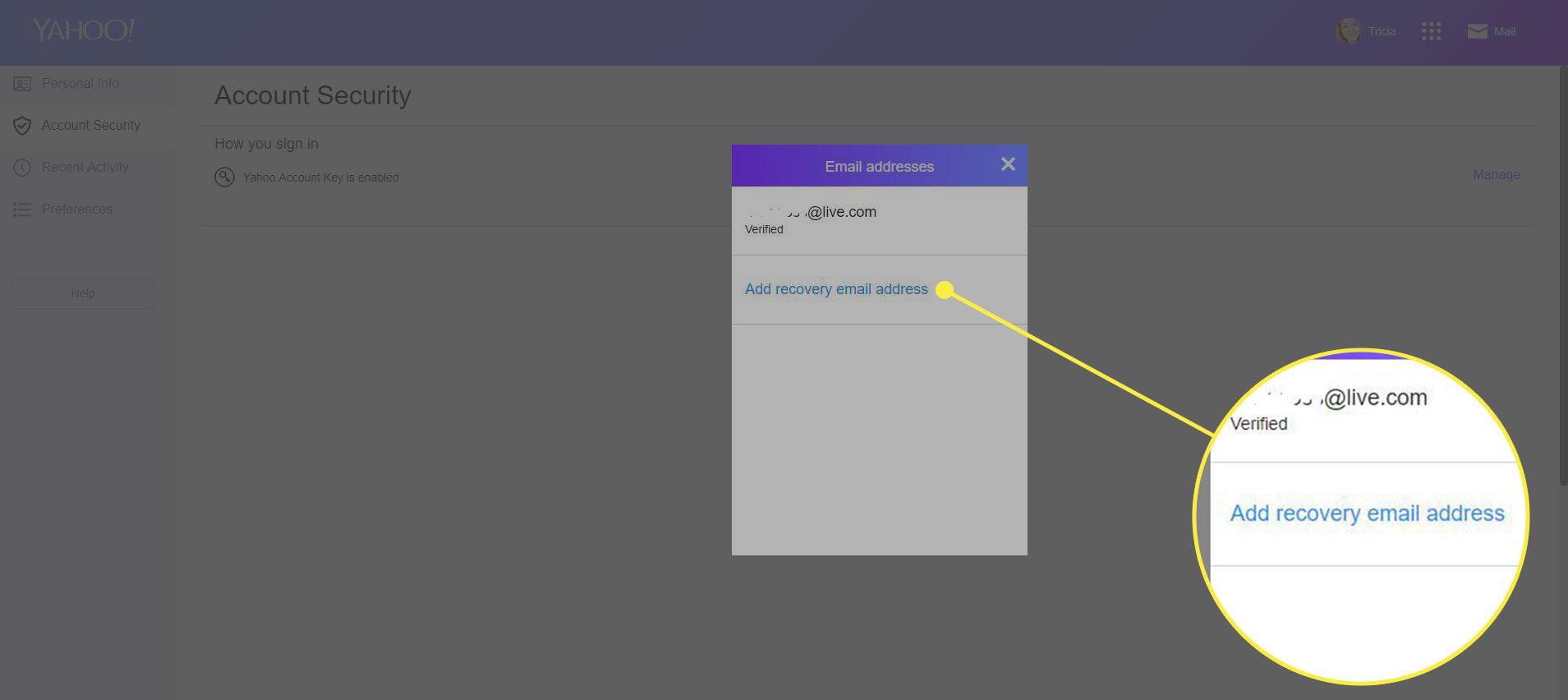 Screenshot ze stránky Zabezpečení účtu Yahoo s "Přidejte e-mailovou adresu pro obnovení" odkaz zvýrazněn