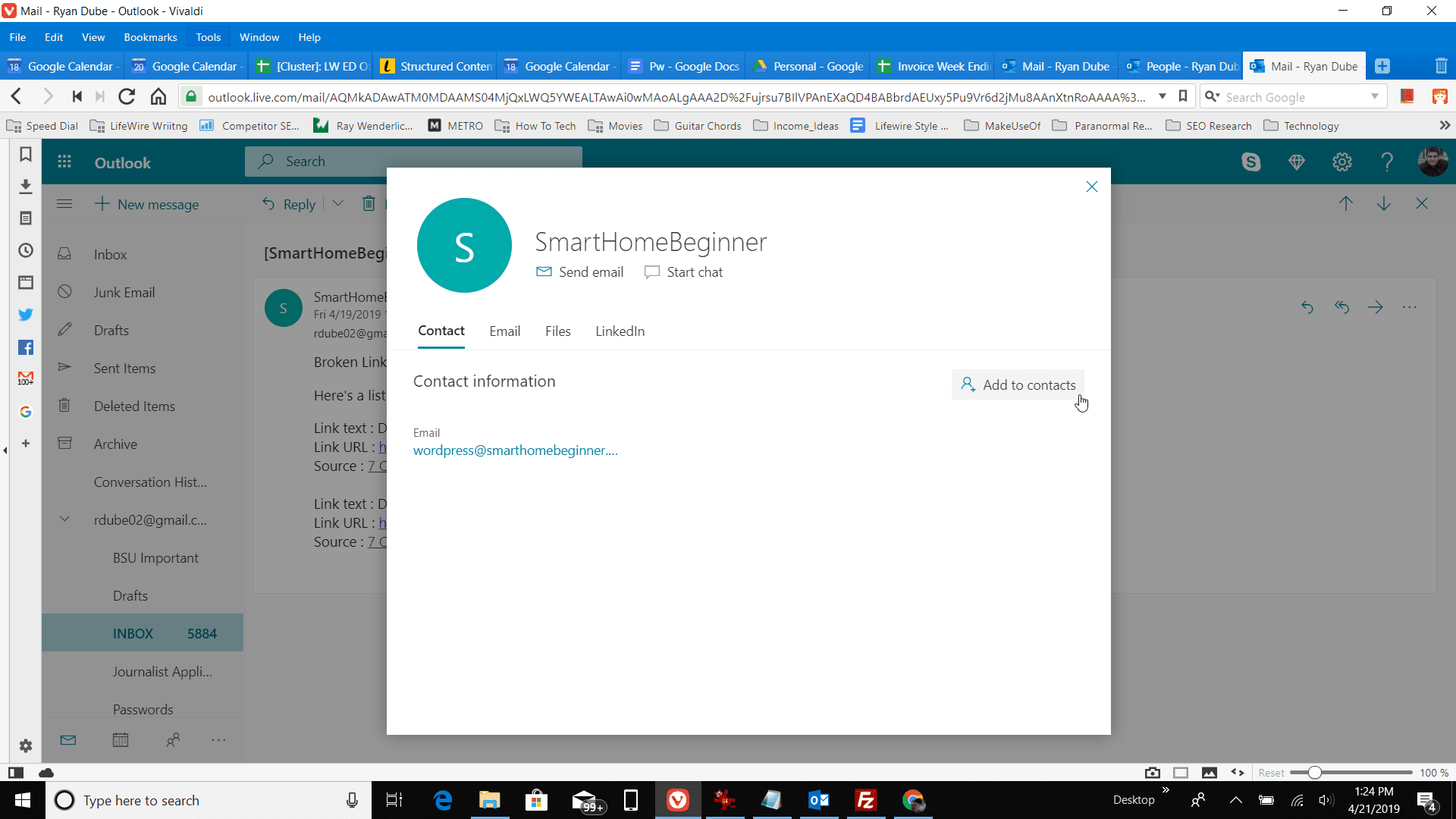 Screenshot okna pro přidání kontaktu na Outlook.com
