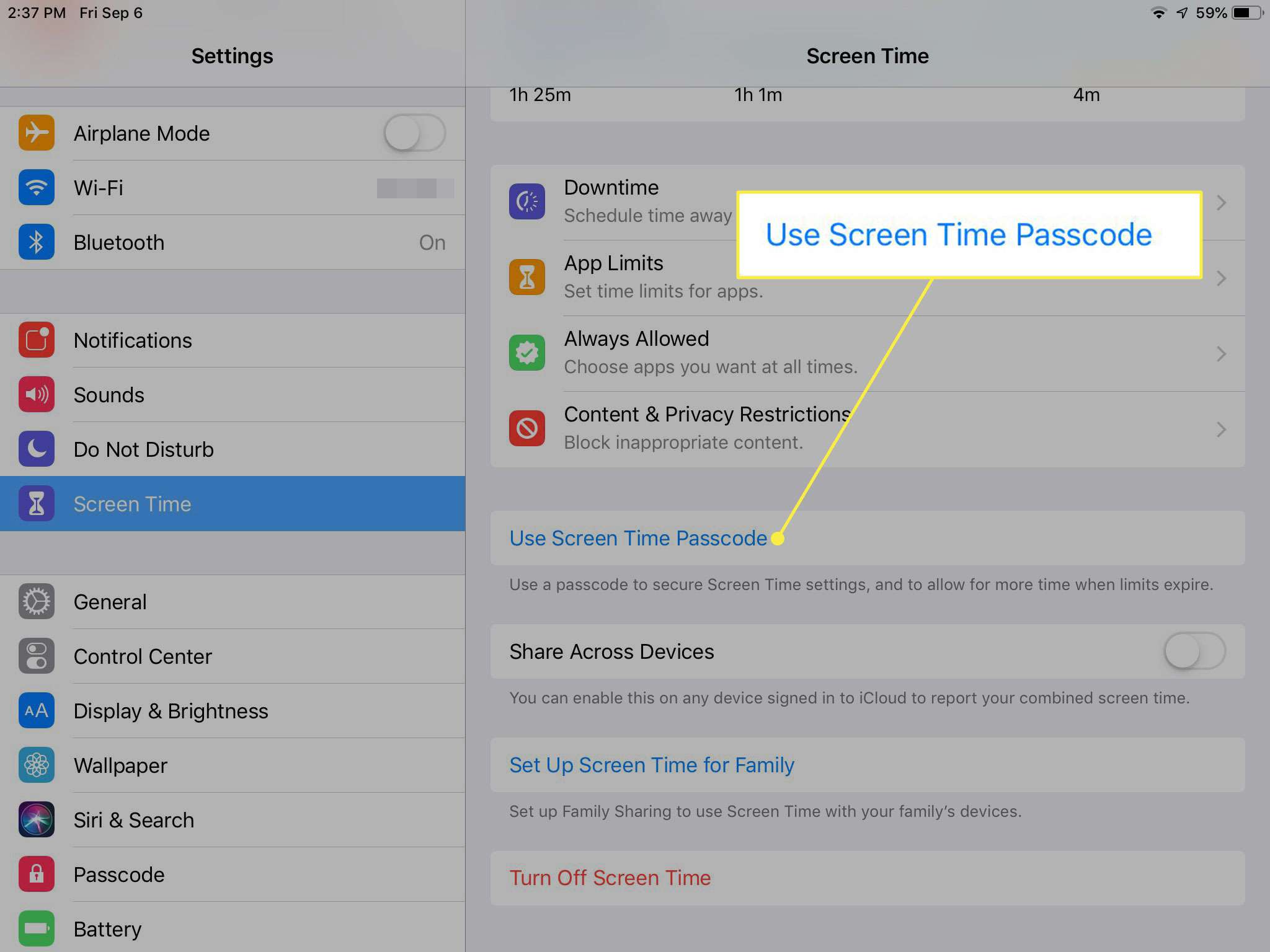 Snímek obrazovky s nastavením iPadu se zvýrazněným příkazem Použít časový kód obrazovky