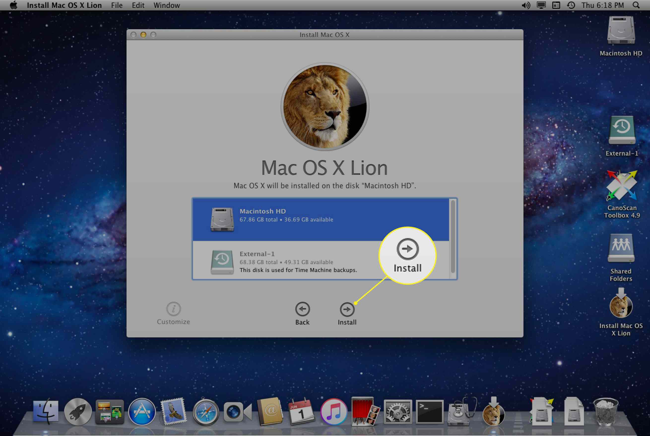 Instalační obrazovka systému Mac OS X Lion se zvýrazněnou instalací