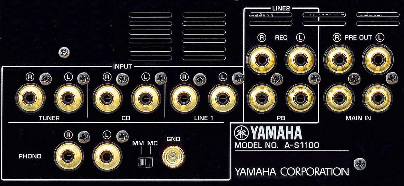 Integrovaný zesilovač Yamaha A-S1100 - připojení vstupu / výstupu