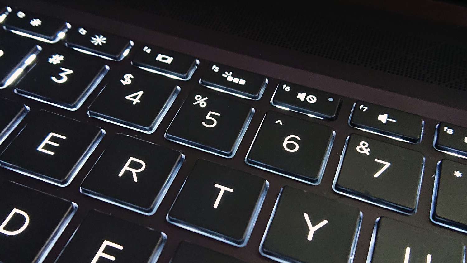 Klávesa pro podsvícení klávesnice na HP Spectre x360 13