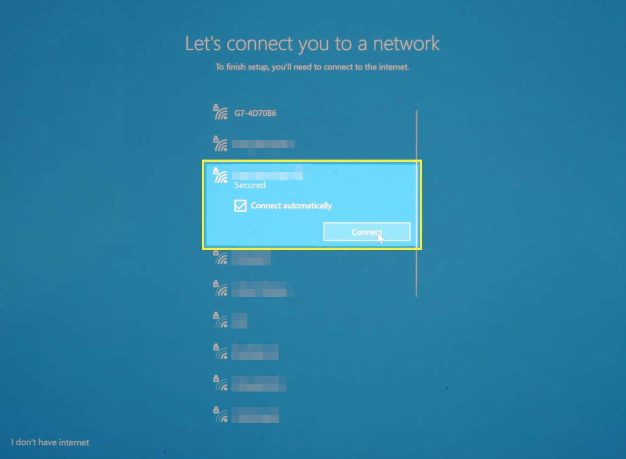 Výběr sítě Wi-Fi během instalace systému Microsoft Windows 10.