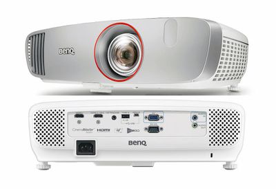 Projektor BenQ HT2150ST s krátkou projekční vzdáleností - pohled zepředu / zezadu