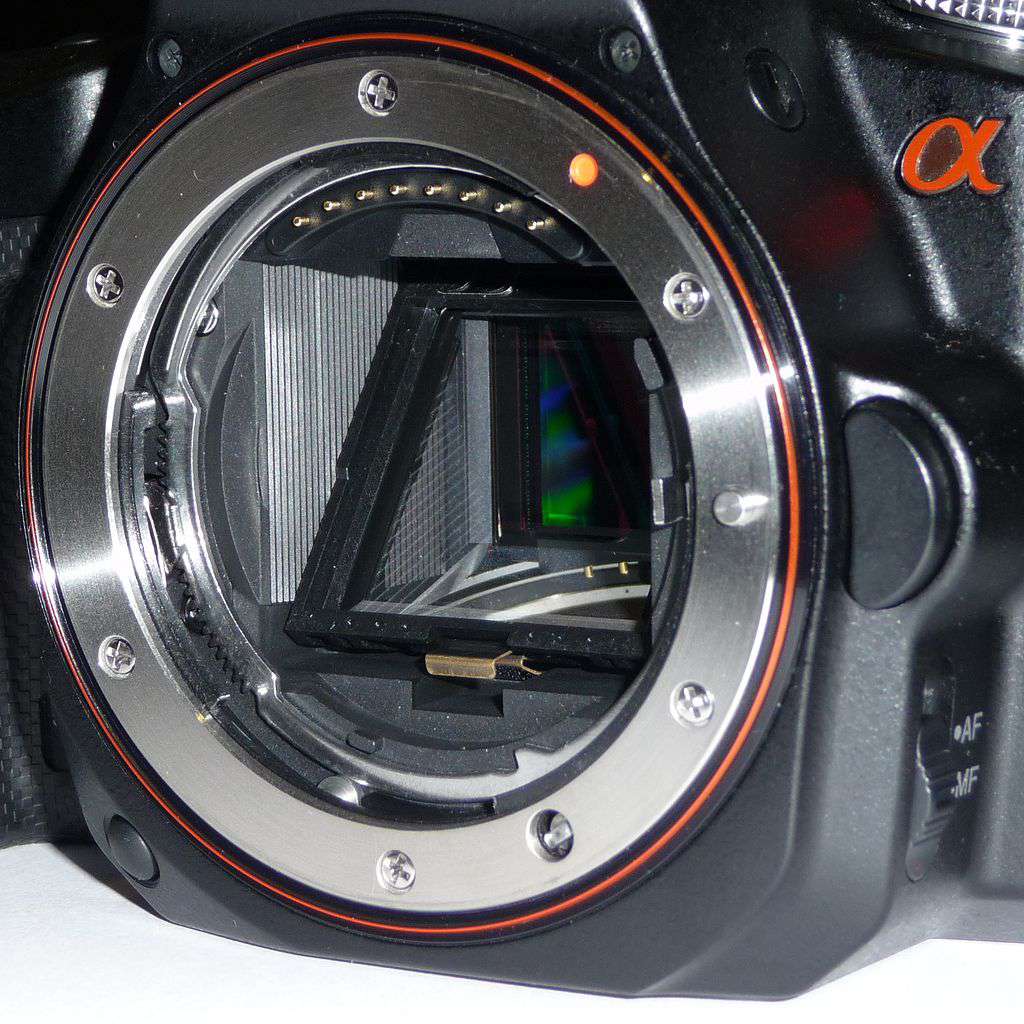 Sony A33 s průsvitným zrcadlem