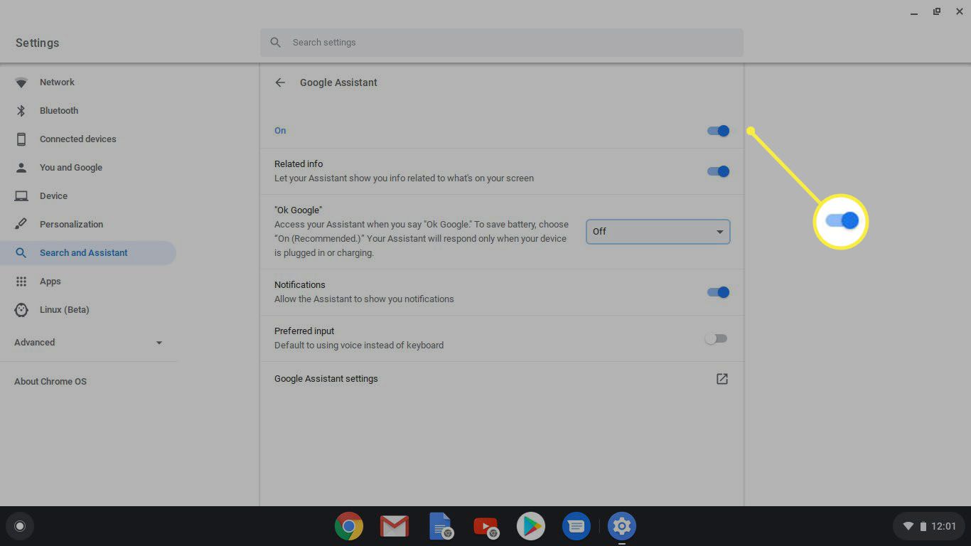 Nastavení Asistenta Google v Chromebooku.