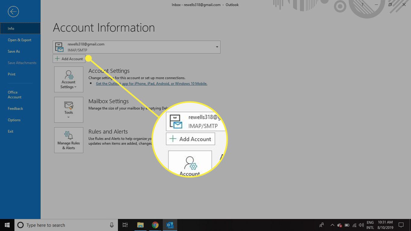 Snímek obrazovky s nabídkou Soubor aplikace Outlook se zvýrazněným tlačítkem Přidat účet