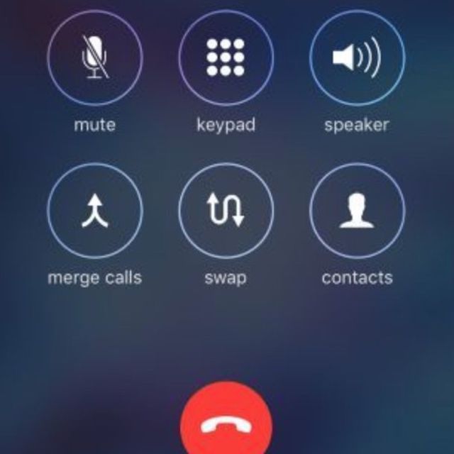 Telefonní aplikace pro iOS 13 s tlačítkem Sloučit hovory