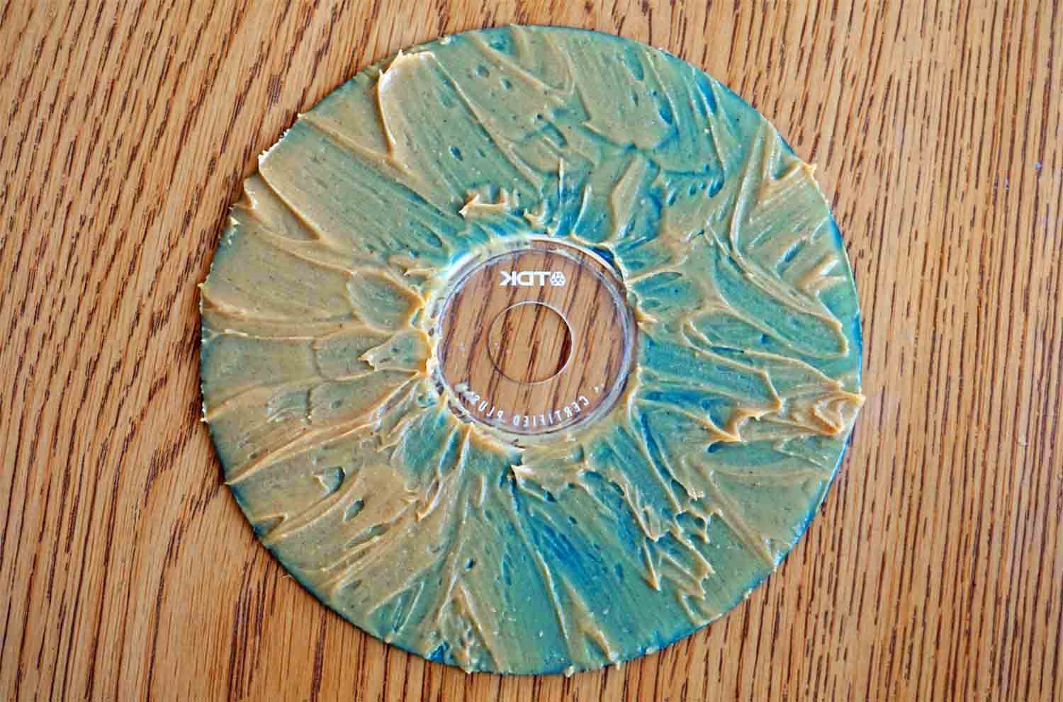 Oprava poškrábaného CD - arašídové máslo