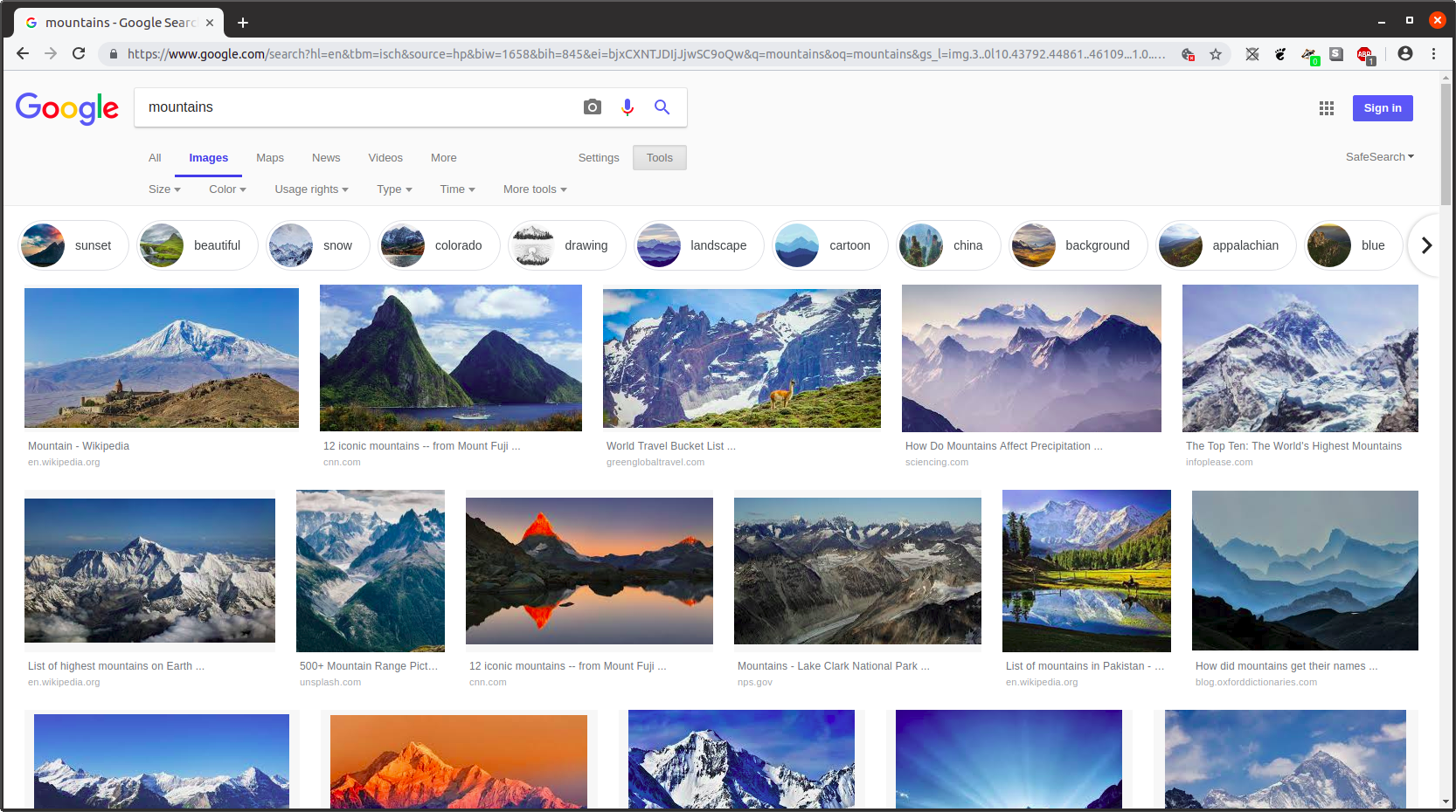 Stránka s výsledky vyhledávání obrázků Google pro vyhledávací dotaz „hory“ s vybranou rozbalovací nabídkou Nástroje v prohlížeči Chrome.