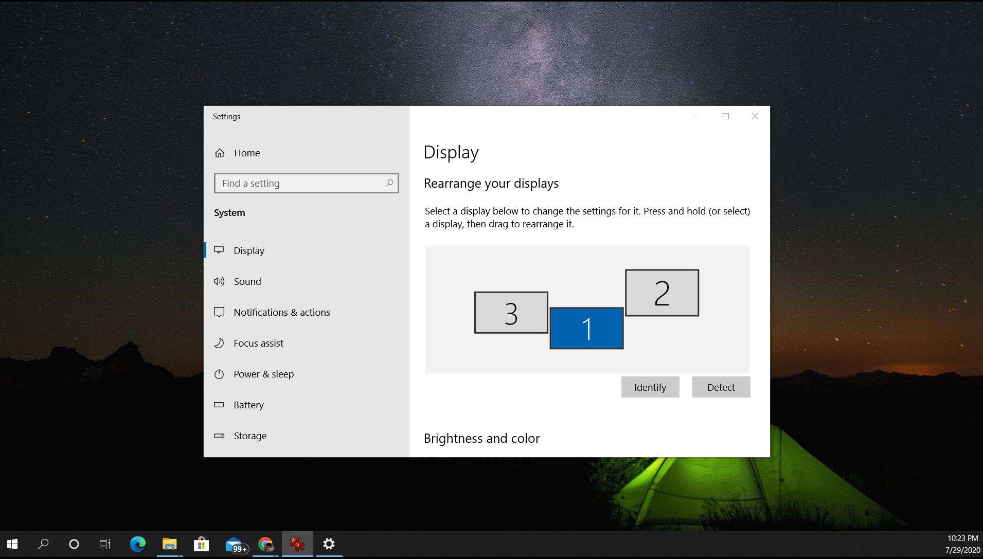 Screenshot úpravy dvou monitorů na notebooku