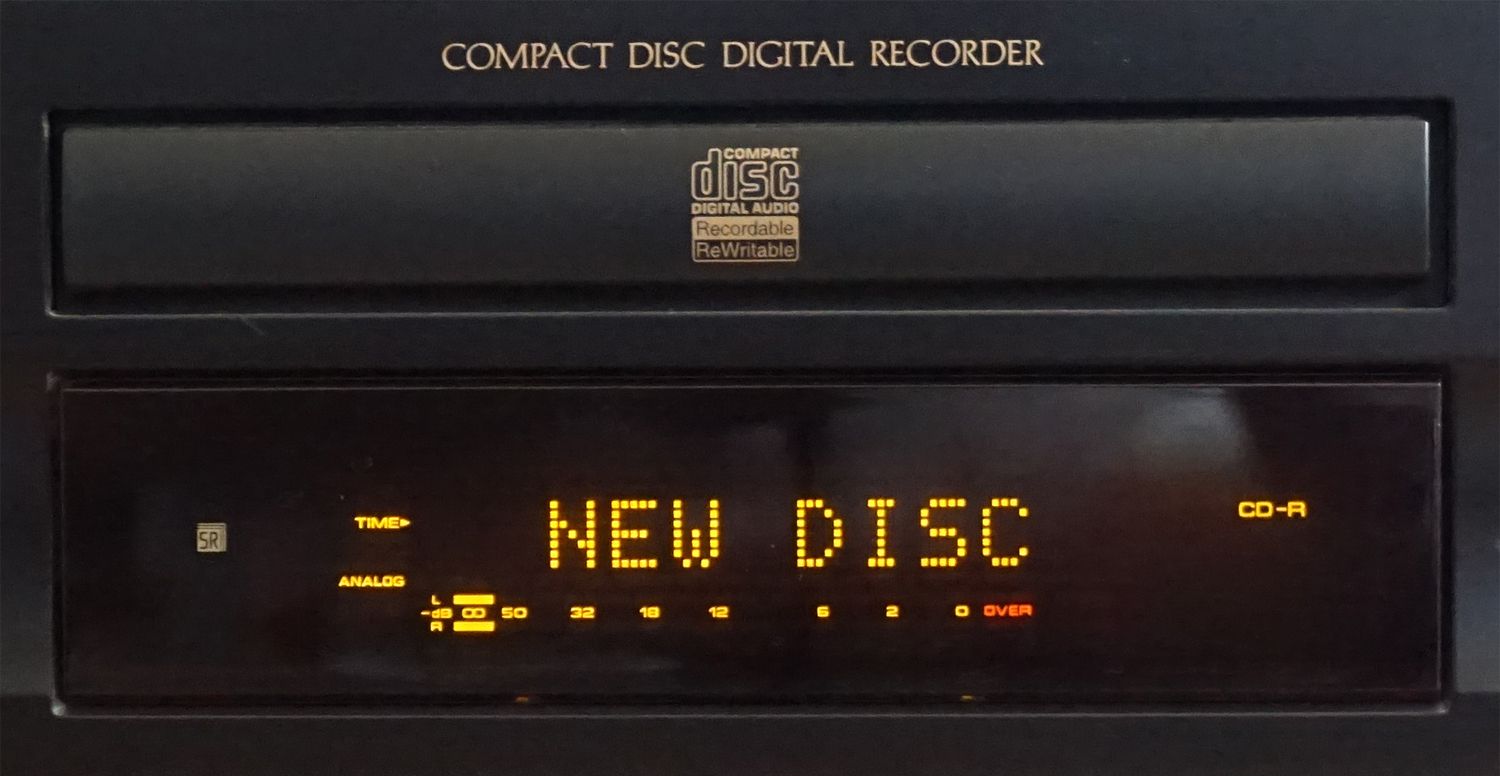 CD rekordér Pioneer PDR-609 - zobrazení stavu