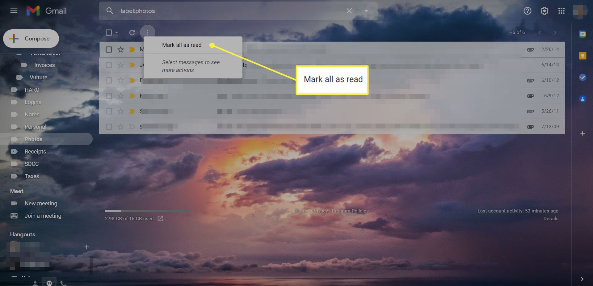 Doručená pošta služby Gmail se zvýrazněnou možností „Označit vše jako přečtené“