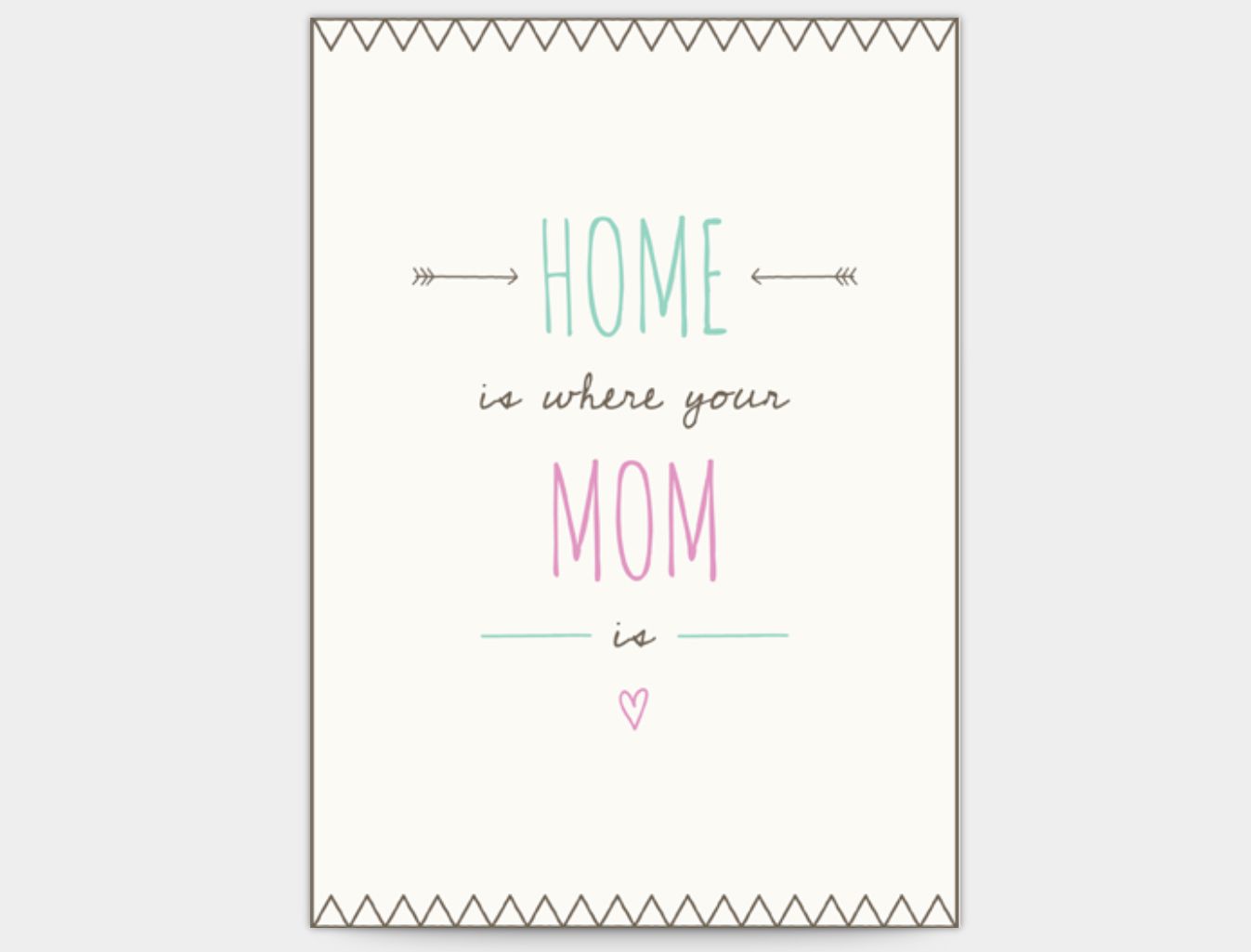 Modrá a růžová karta s nápisem „Domov je tam, kde je vaše máma“