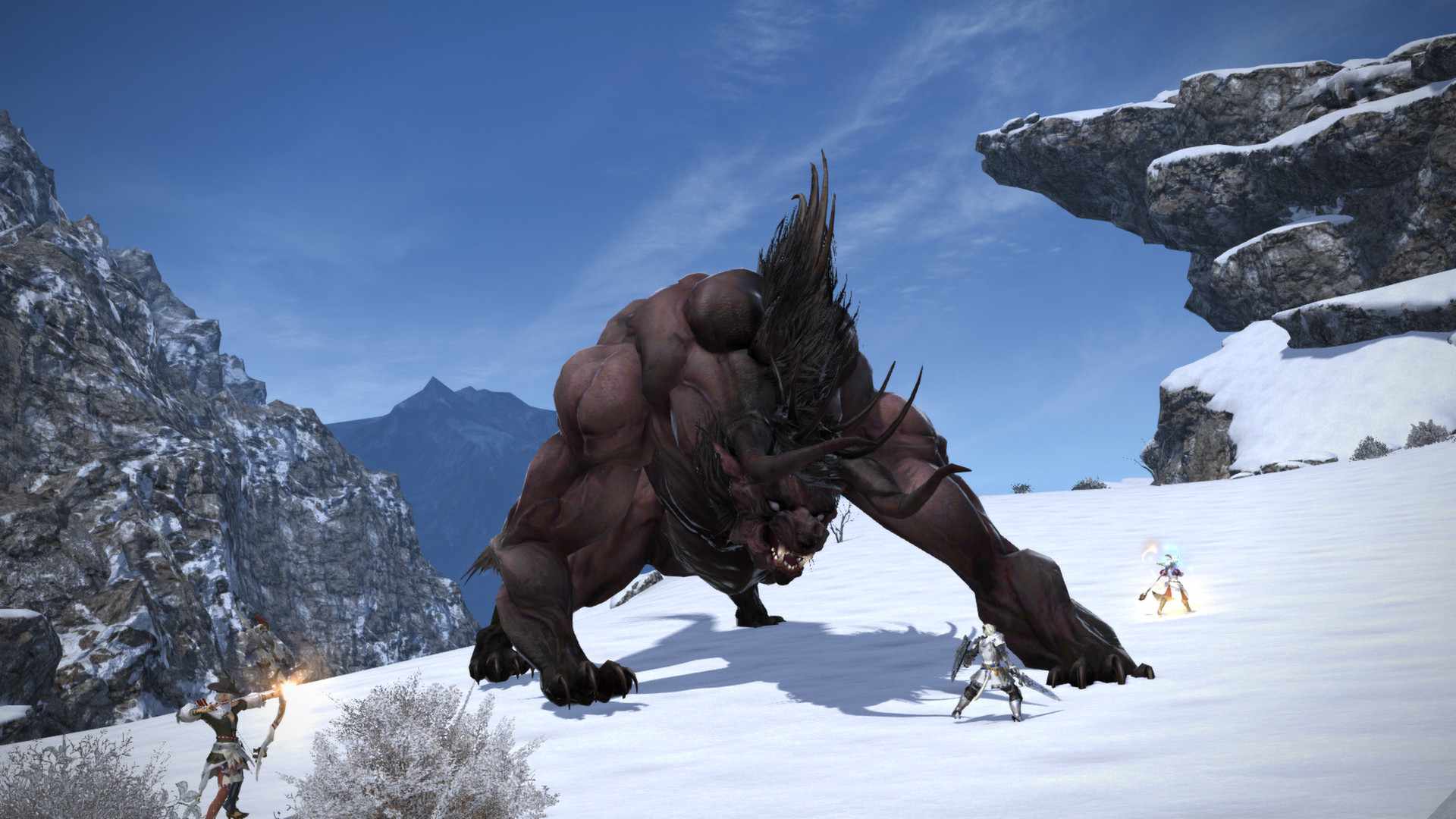 Hráči bojují s Behemoth ve Final Fantasy XIV