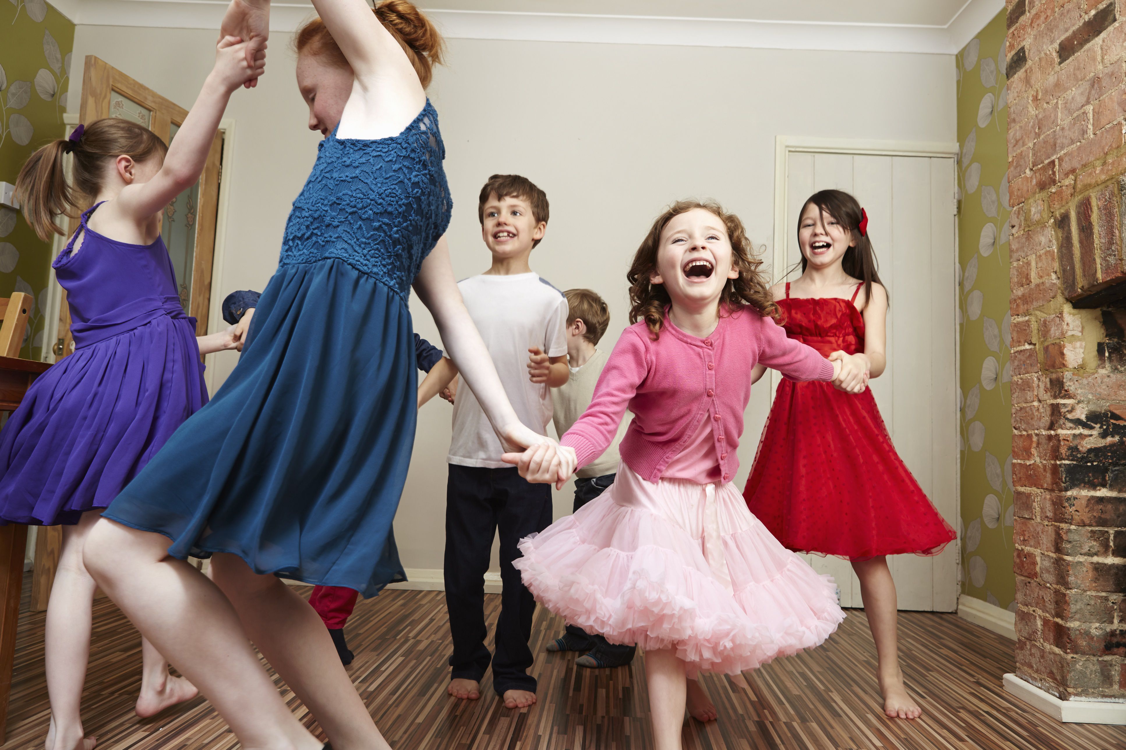 dětské společenské hry - děti tančí