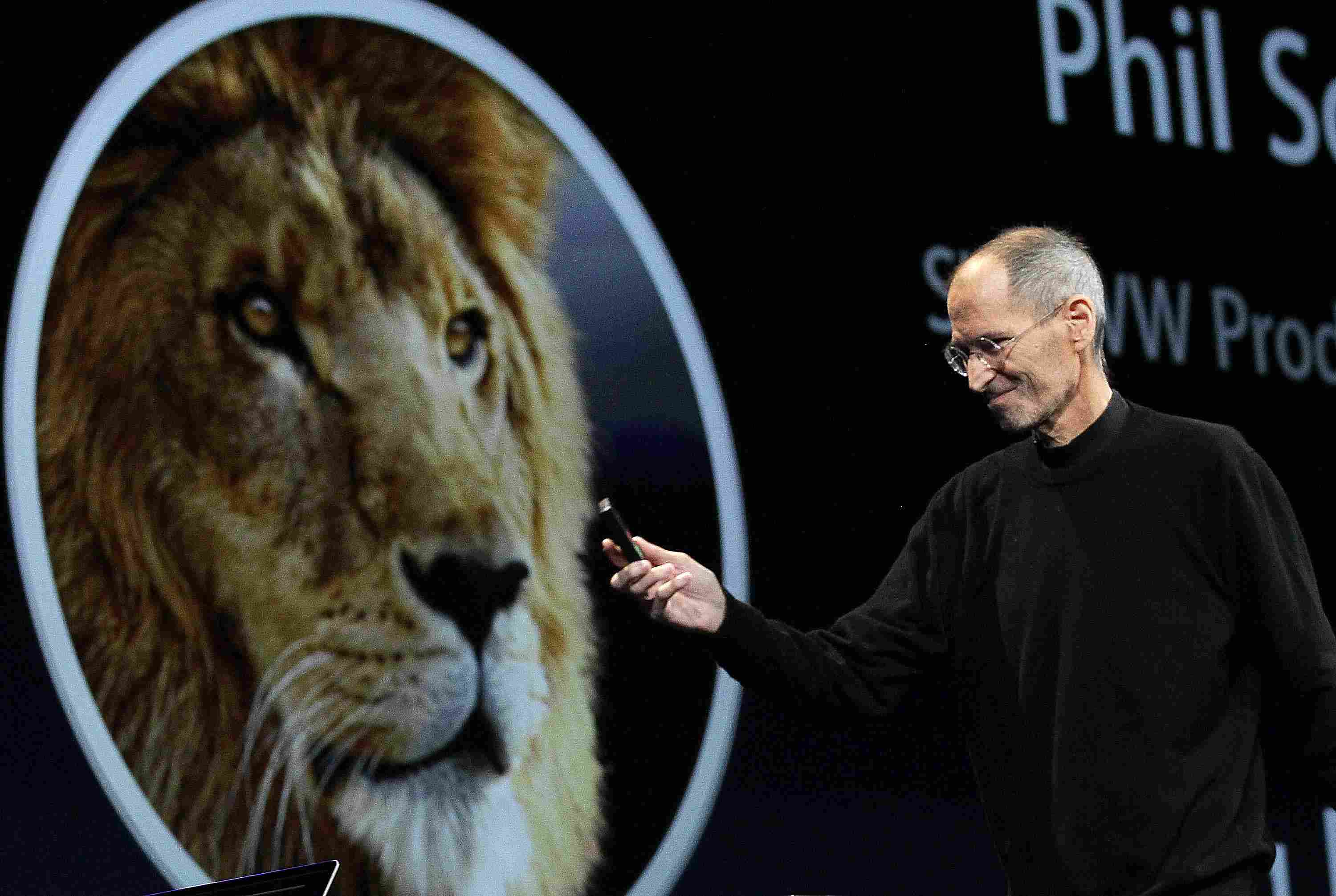 Steve Jobs dělá prezentaci