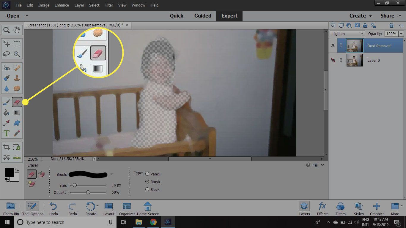 Snímek obrazovky aplikace Photoshop Elements se zvýrazněným nástrojem Guma