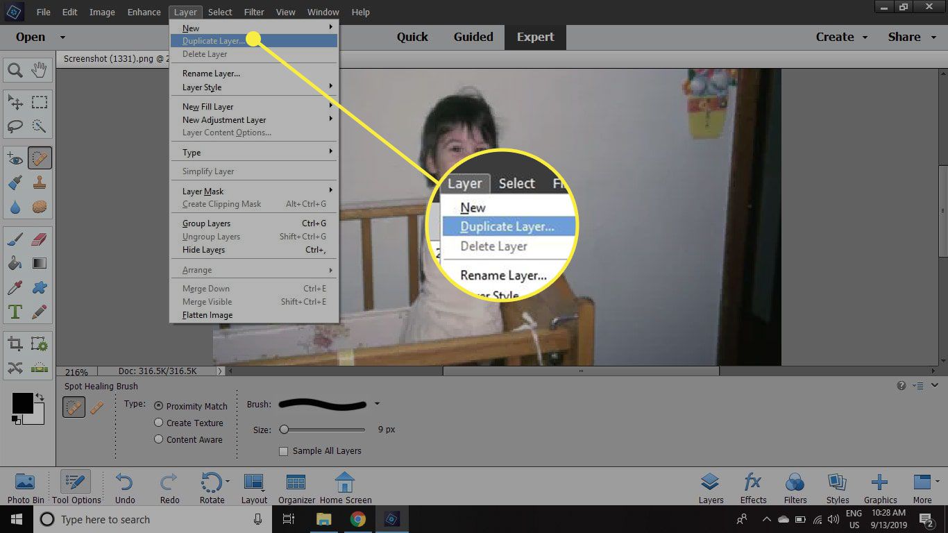 Snímek obrazovky aplikace Photoshop Elements se zvýrazněným příkazem Duplicate Layer