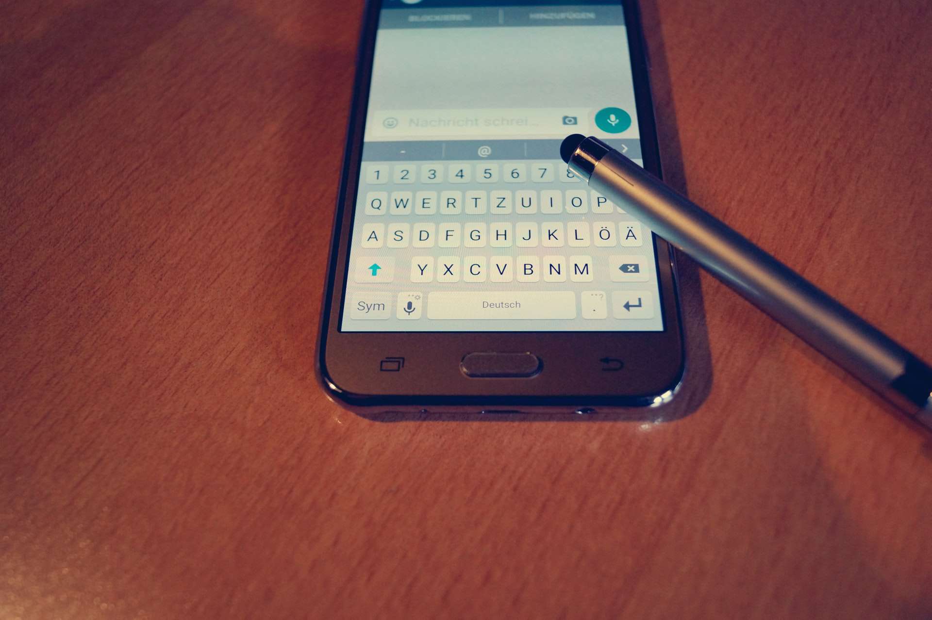 Smartphone a stylus.