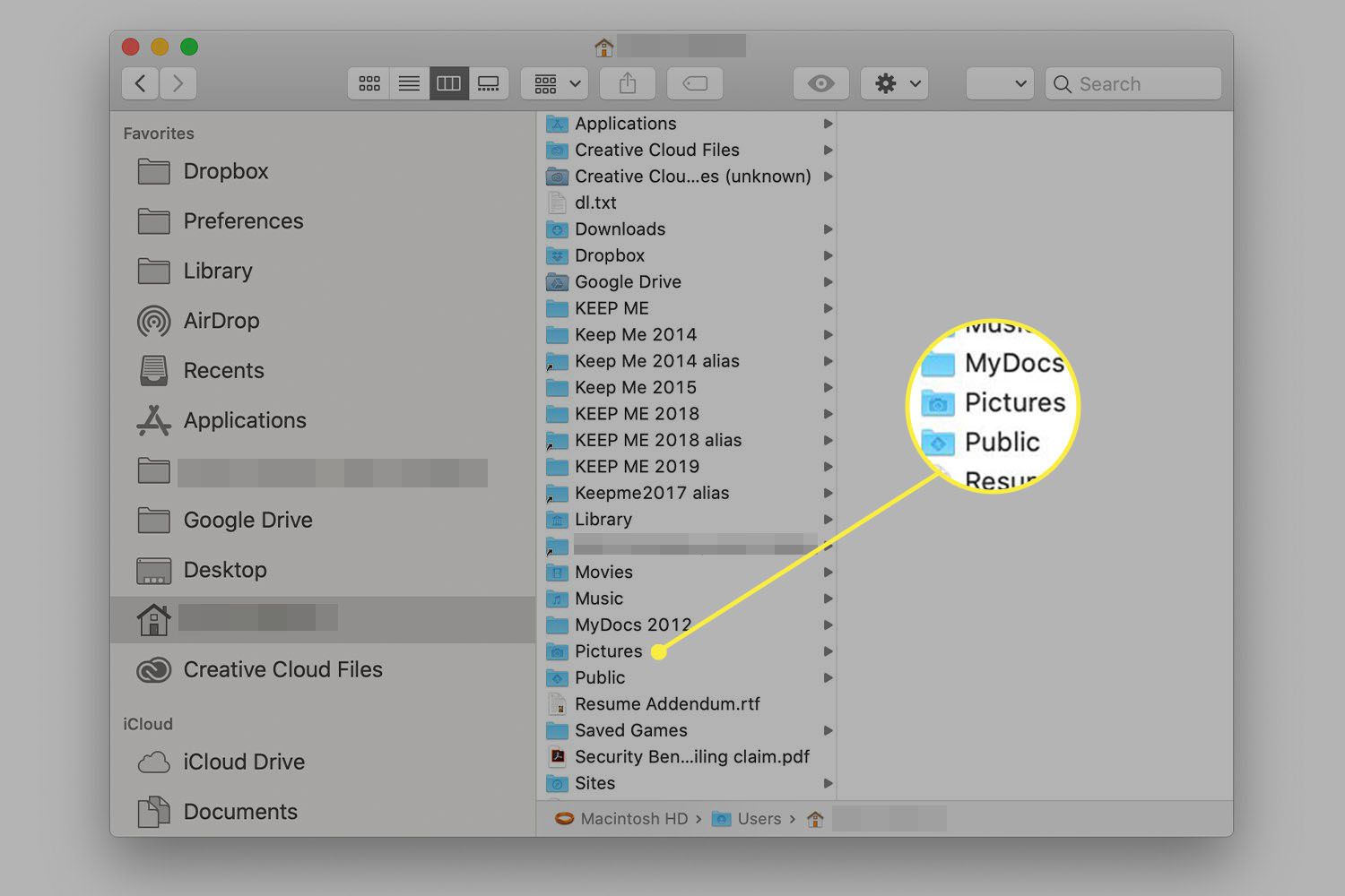 Okno Finder na Macu ukazuje cestu ke složce Obrázky