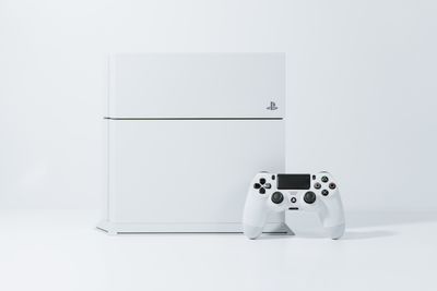 Bílý originál Sony PS4 s ovladačem