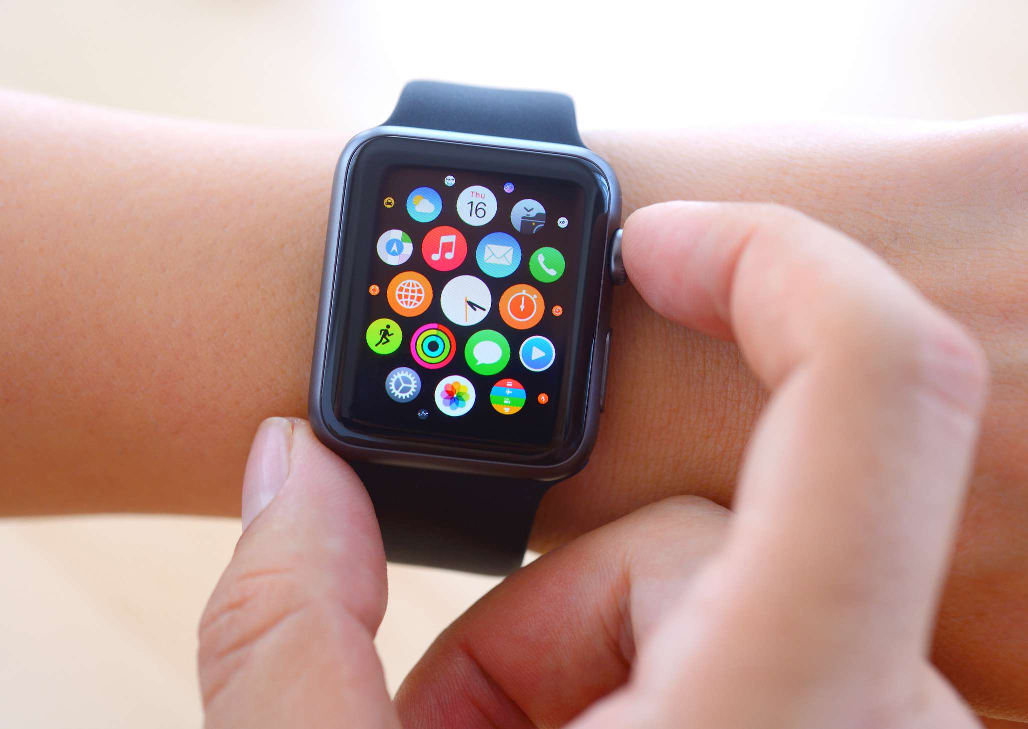 Používejte Black Apple Watch Sport a zkontrolujte, jaký je stav záruky Apple Care