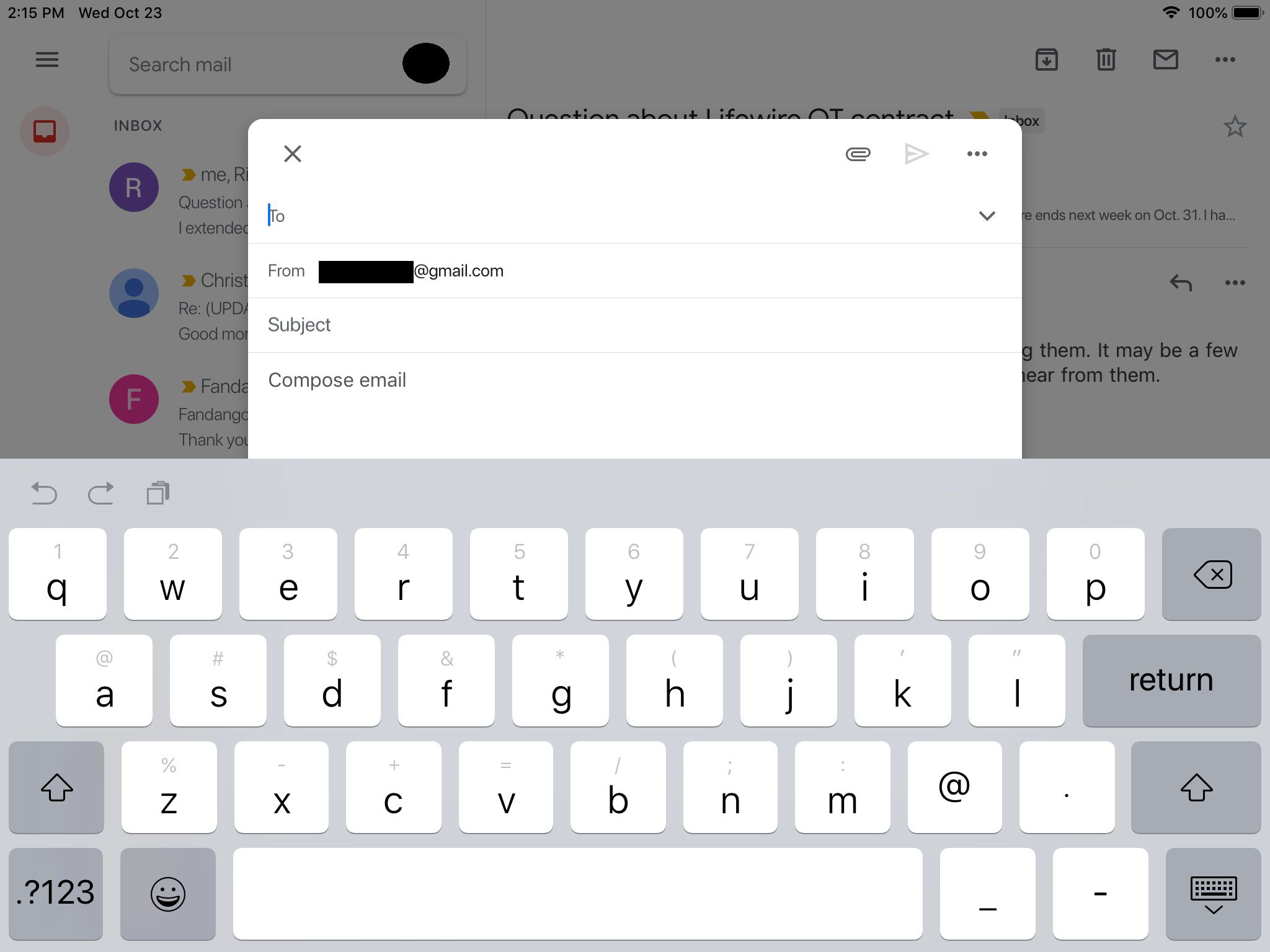 Screenshot e-mailu v polovině kompozice s klávesnicí iOS