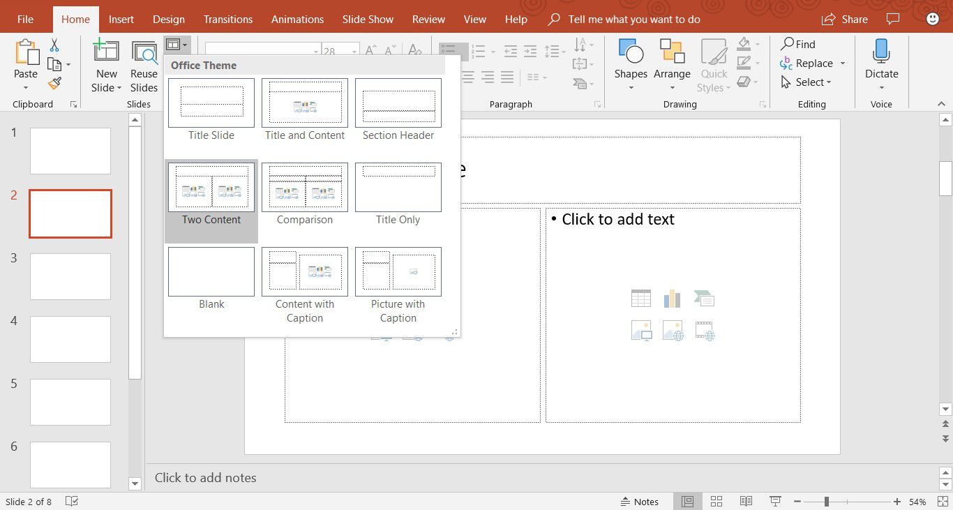 Snímek obrazovky ukazující, jak změnit rozložení snímku v aplikaci PowerPoint