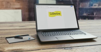 Jak kreslit v Dokumentech Google 4 3518277PClaptoponwoodentable2 890e54a1aa464051a1e7cc31f416f43d