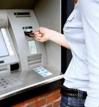 Jak se vyhnout skimmerům na kreditní kartě 3 78182070 56a6a5715f9b58b7d0e421af 59ead8eccaed4532bd5d66e55340865c