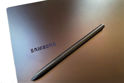Fotografie Samsung Galaxy Book Pro 360 s viditelným perem S Pen
