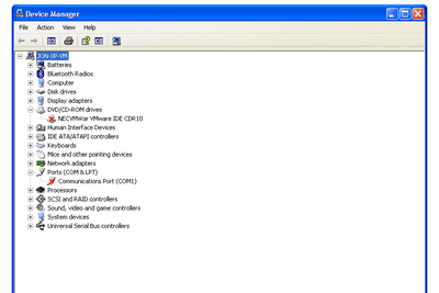 Snímek obrazovky Správce zařízení Windows XP zobrazující červené x na dvou zařízeních