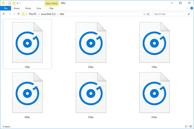 Screenshot několika souborů FLAC ve Windows 10