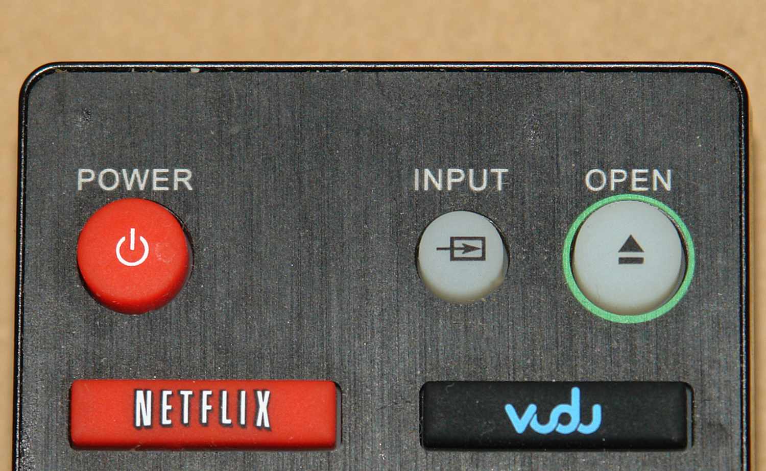 Tlačítka Netflix a Vudu na dálkovém ovládání