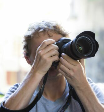 DSLR camera 56e0b8ee5f9b5854a9f865ca