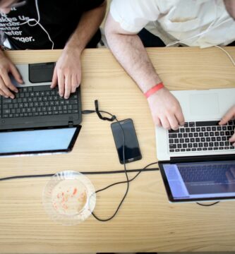 Jak sdílet složku v aplikaci Outlook 3 GettyImages 466343169 740079ed6fc443648b0510ba508750dd