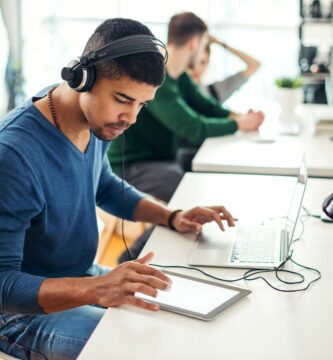 Jak stahovat hudbu do iPadu 3 GettyImages 511030196 5ae3312dc6733500368fb345